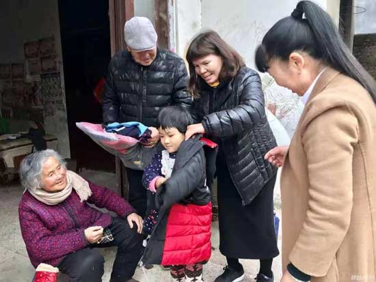 “贈人玫瑰，手有余香” 林德漆回饋社會 與愛同行